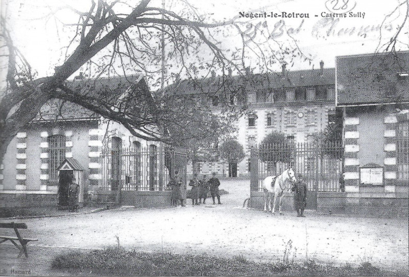 Carte postale ancienne Nogent-le-Rotrou - Caserne Sully - Années 1870-1880