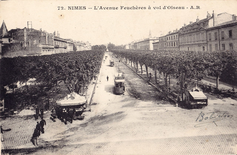 Carte postale ancienne Ar 72 - Nimes - L'Avenue Feuchère à vol d'Oiseau