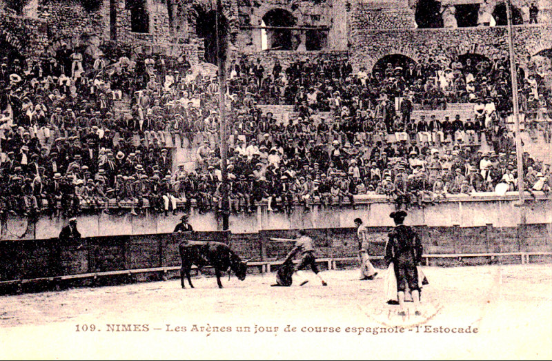 Carte postale ancienne Feria de Nîmes mise à mort
