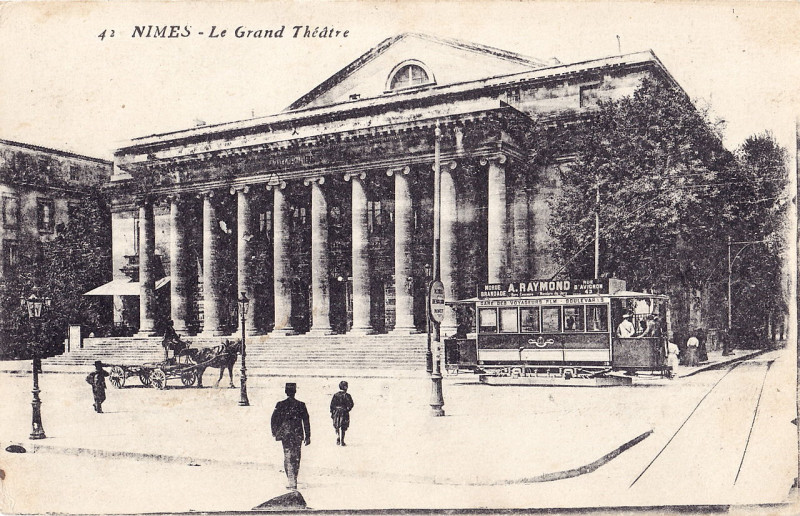 Carte postale ancienne Inconnu 42 - Nimes - Le Grand Théatre