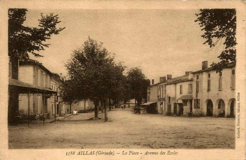 Carte postale ancienne Aillas - bourg 6