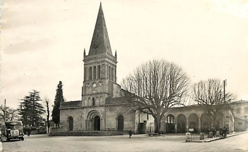 Carte postale ancienne Ambares église 4