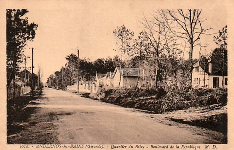 Carte postale ancienne Andernos-les-Bains - Boulevard de la République 1