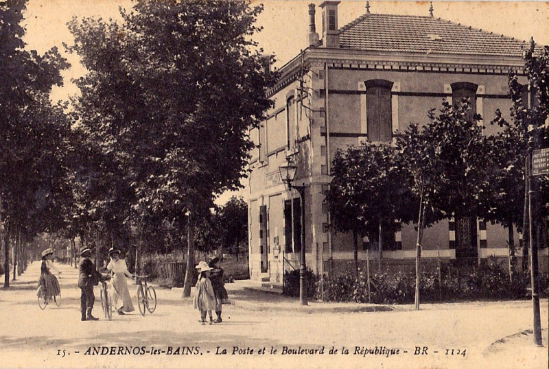 Carte postale ancienne Andernos-les-Bains - Boulevard de la République 4