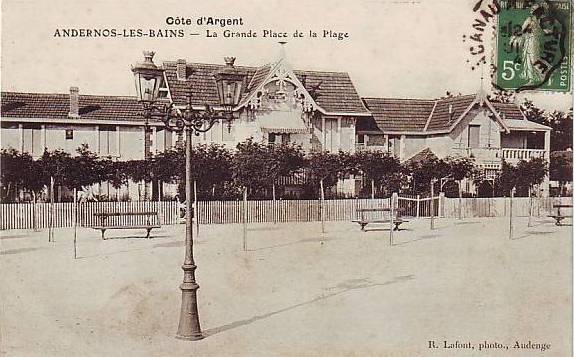 Carte postale ancienne Andernos-les-Bains - La Grande Place 2