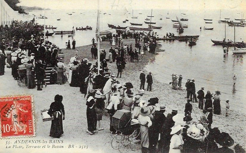 Carte postale ancienne Andernos-les-Bains - La Place-Terrasse