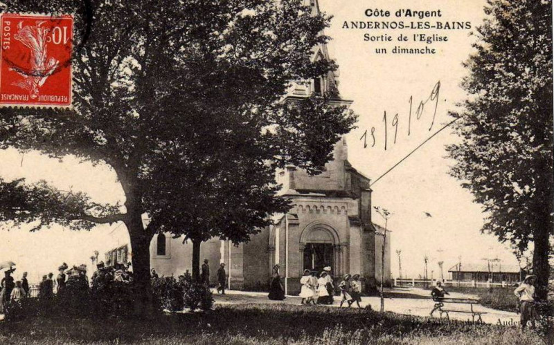 Carte postale ancienne Andernos-les-Bains - Place de l'église 3