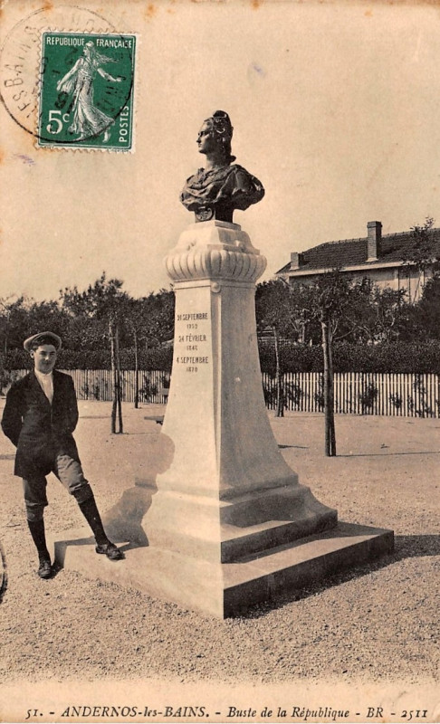 Carte postale ancienne Andernos-les-Bains - Place Gambetta 1