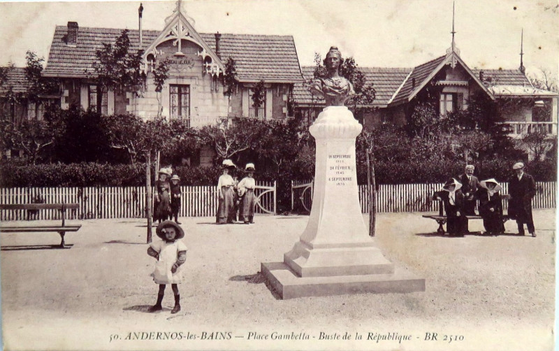 Carte postale ancienne Andernos-les-Bains - Place Gambetta 2