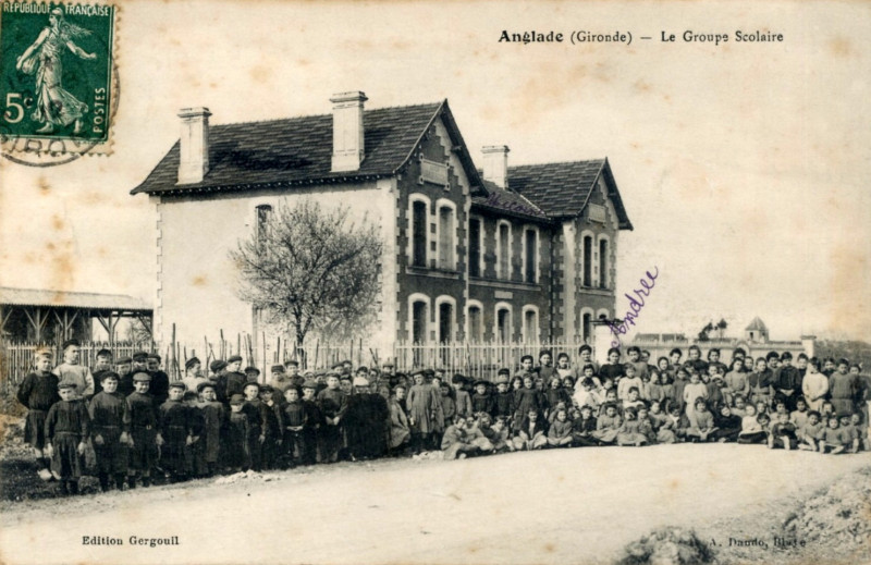 Carte postale ancienne Anglade - Groupe scolaire 1