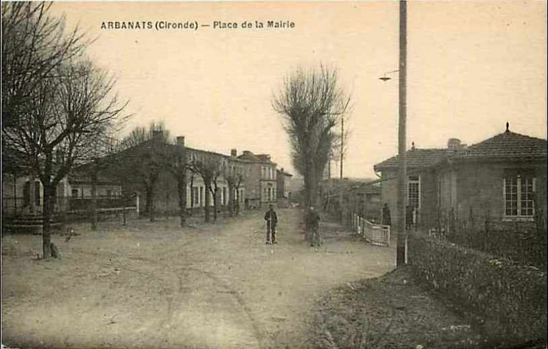 Carte postale ancienne Arbanats - Place de la Mairie 3