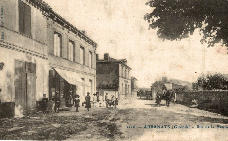 Carte postale ancienne Arbanats - rue de la Mairie