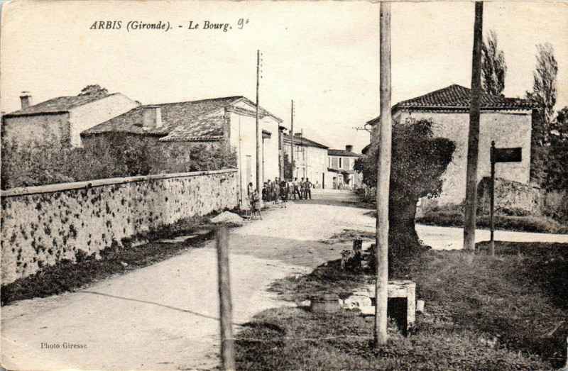 Carte postale ancienne Arbis - bourg 4