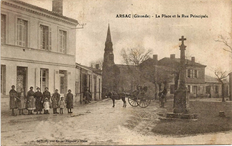 Carte postale ancienne Arsac - bourg 1
