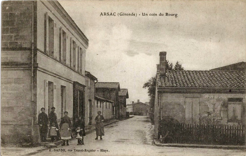 Carte postale ancienne Arsac - bourg 2