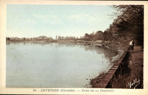 Carte postale ancienne Arveyres - Bord de la Dordogne 1