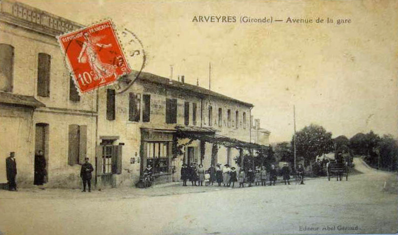 Carte postale ancienne Arveyres - bourg 3
