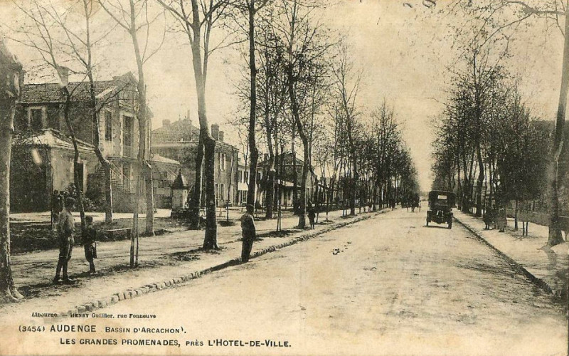 Carte postale ancienne Audenge - bourg 1