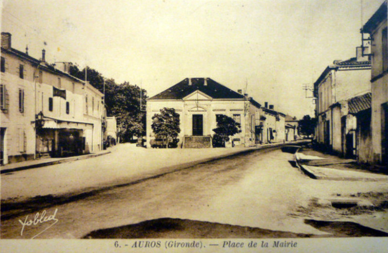 Carte postale ancienne Auros - bourg 4