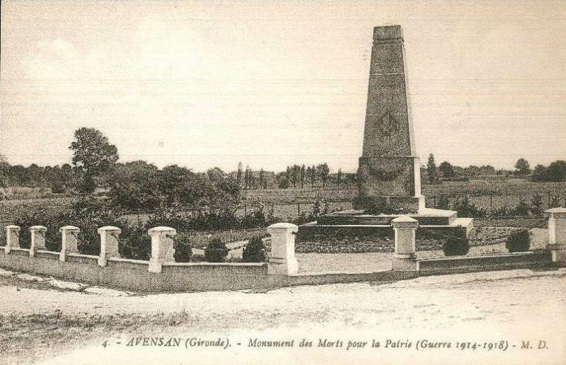 Carte postale ancienne Avensan - monument aux morts