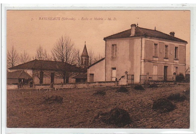 Carte postale ancienne Baigneaux - Ecoles et Mairie