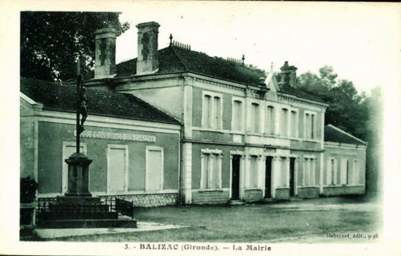 Carte postale ancienne Balizac - La Mairie 1