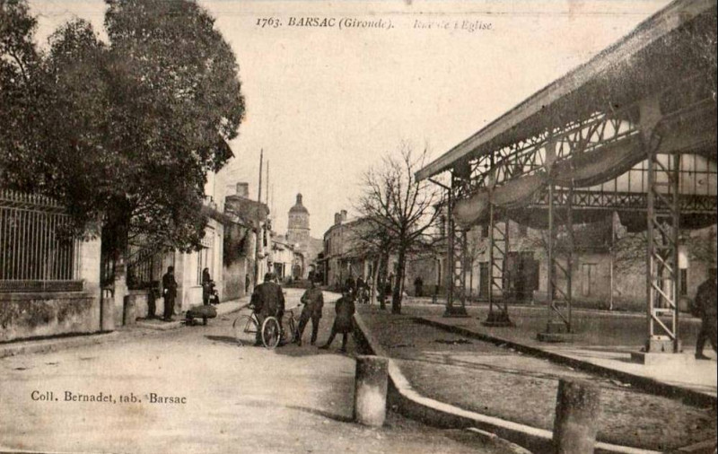 Carte postale ancienne Barsac - bourg 3a