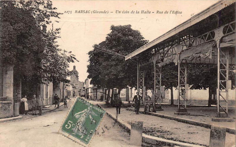 Carte postale ancienne Barsac - rue de l'église 1