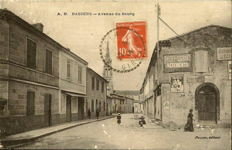 Carte postale ancienne Bassens - bourg 2