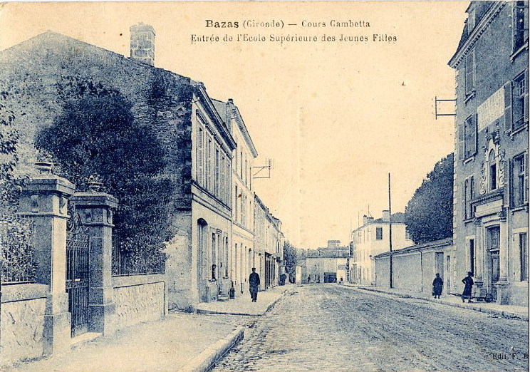 Carte postale ancienne Bazas - Cours Gambetta 2