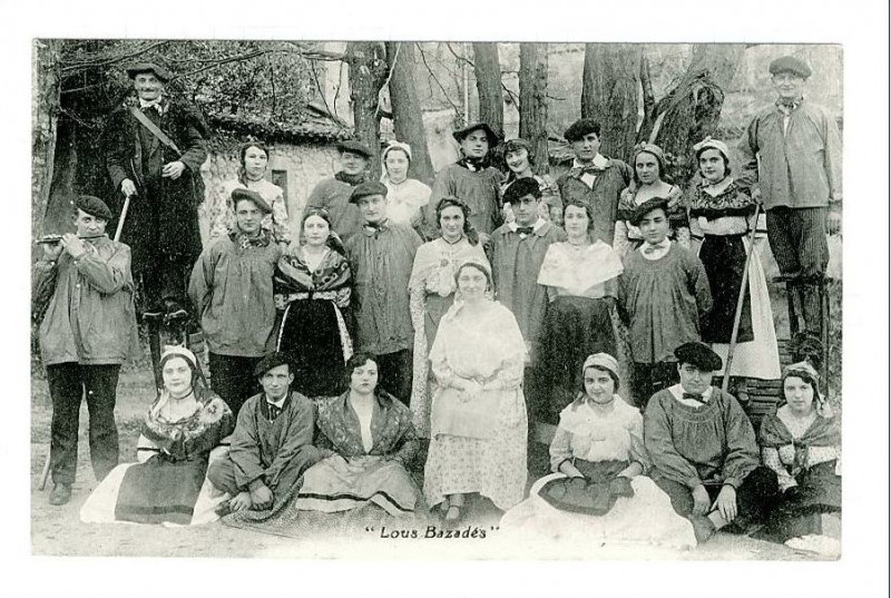 Carte postale ancienne Bazas - groupe folklorique