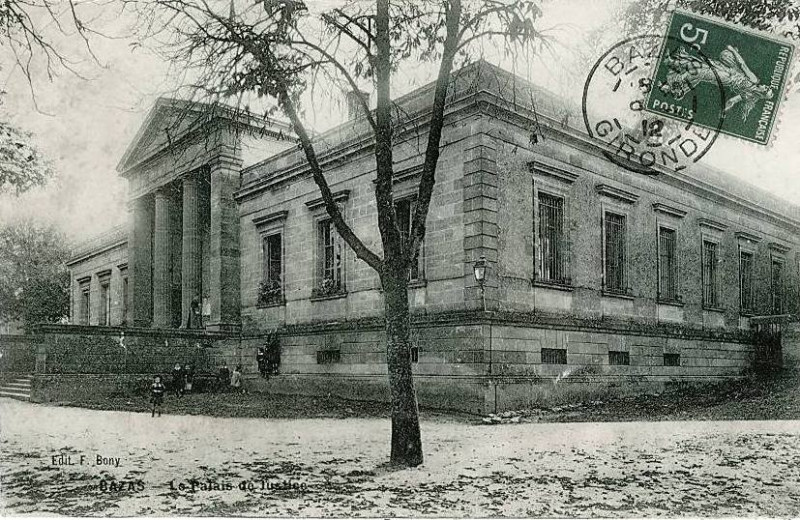 Carte postale ancienne Bazas - Palais de Justice 1