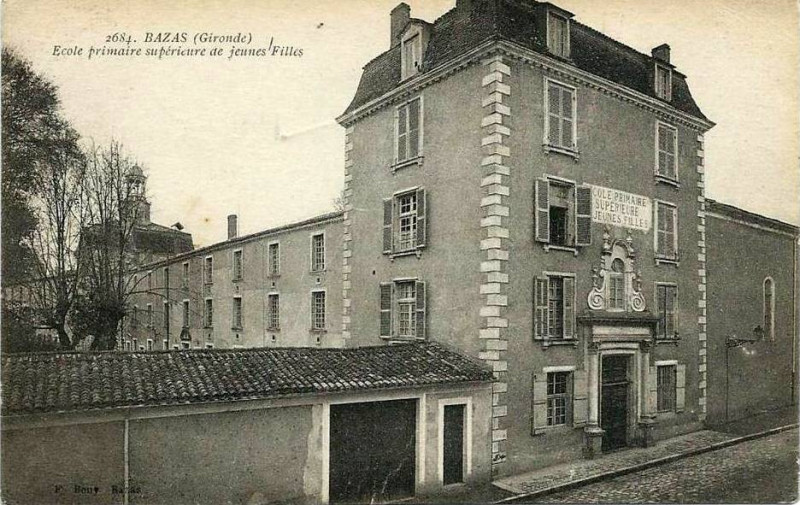 Carte postale ancienne Bazas - école de jeunes filles