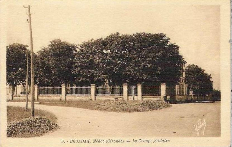 Carte postale ancienne Bégadan - groupe scolaire b
