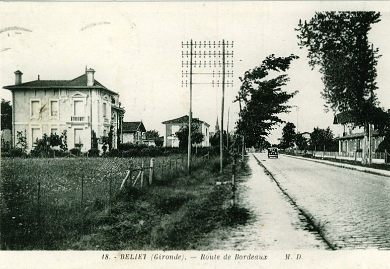 Carte postale ancienne Belin-Béliet - route de Bordeaux