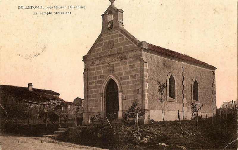 Carte postale ancienne Bellefond - Temple protestant