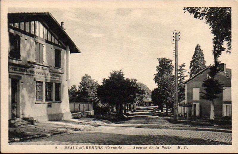 Carte postale ancienne Beaulac-Bernos - avenue de la Poste
