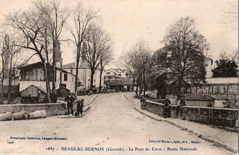 Carte postale ancienne Beaulac-Bernos - bourg 1