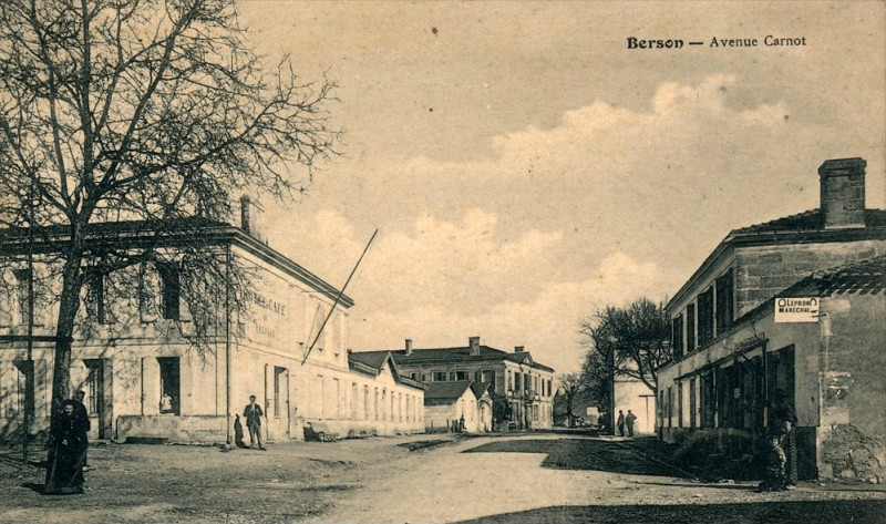 Carte postale ancienne Berson - bourg 2