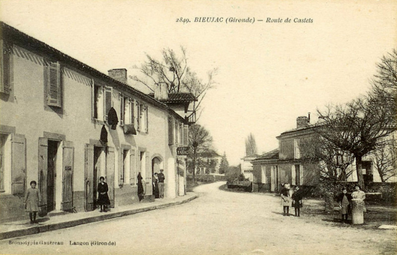Carte postale ancienne Bieujac - route de Castets
