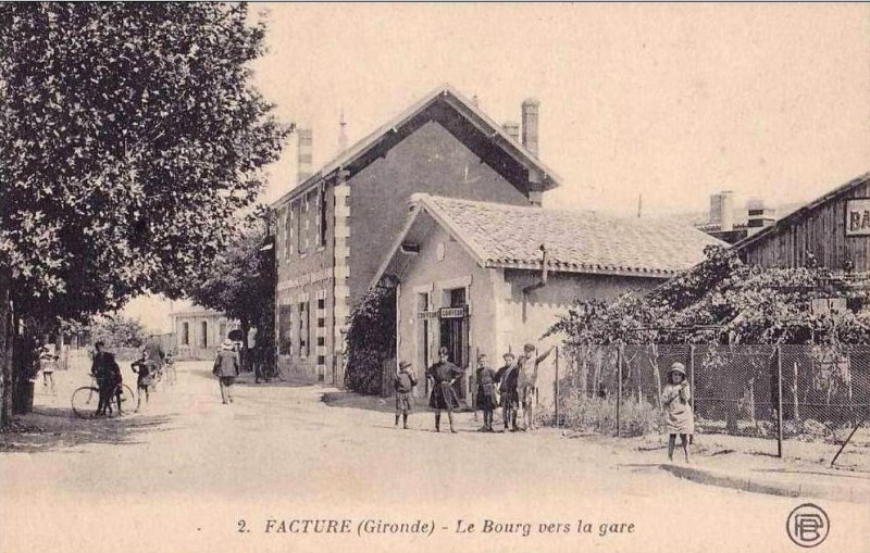 Carte postale ancienne Biganos - bourg 1