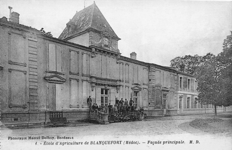 Carte postale ancienne Bf-Béchon perron