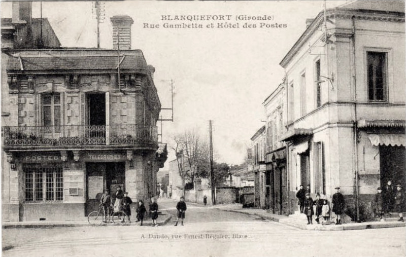Carte postale ancienne Bf-Hôtel des Postes