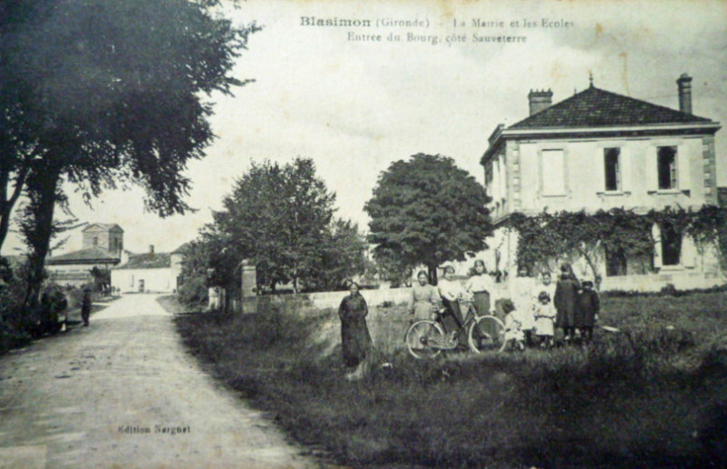 Carte postale ancienne Blasimon - bourg 3