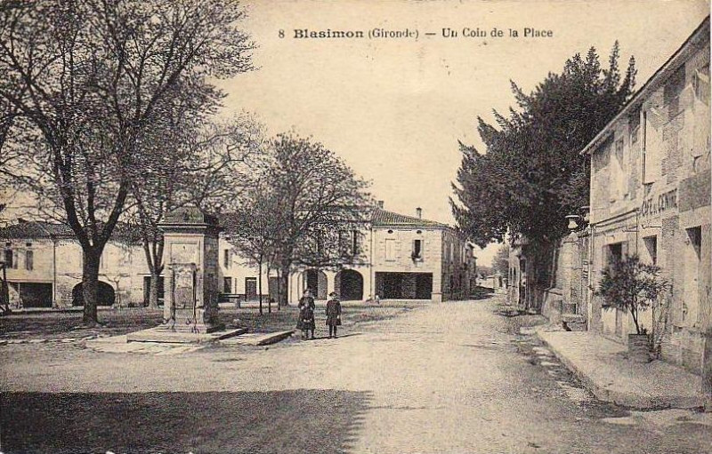 Carte postale ancienne Blasimon - bourg 5