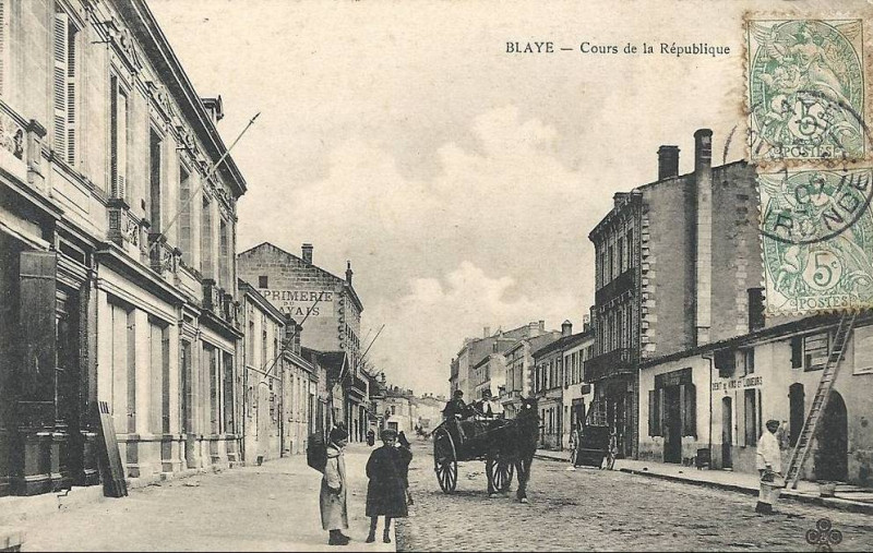 Carte postale ancienne Blaye - cours de la République 2