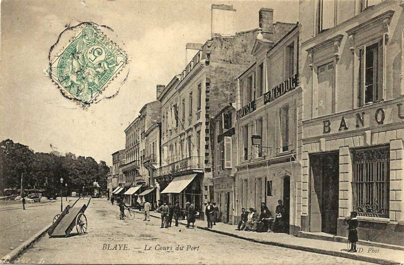 Carte postale ancienne Blaye - cours du port 1