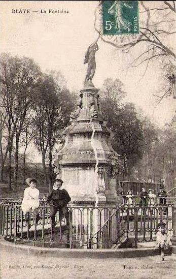 Carte postale ancienne Blaye - Fontaine 2