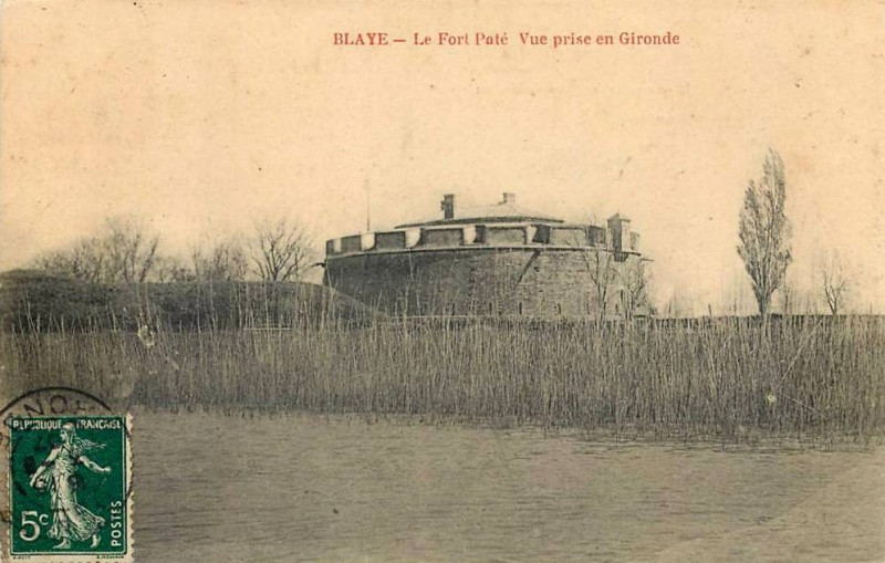 Carte postale ancienne Blaye - Fort Paté 2