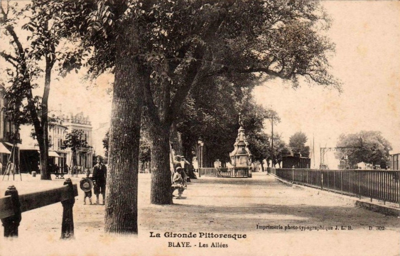 Carte postale ancienne Blaye - Les Allées 1